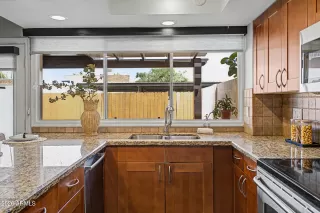 Photo #6: 7018758 Listing 