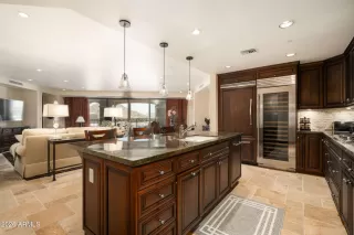 Photo #5: 7020500 Listing 