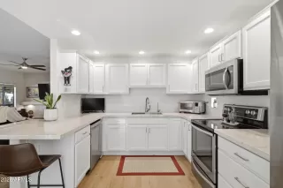 Photo #5: 7021713 Listing 