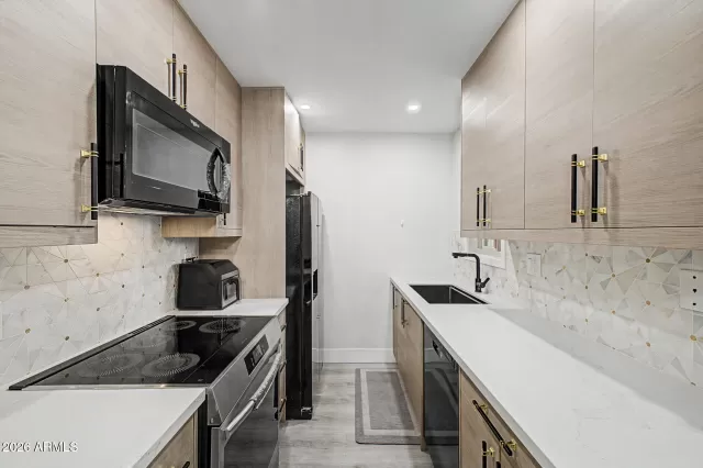 MLS: 7023701 Condo For Sale
