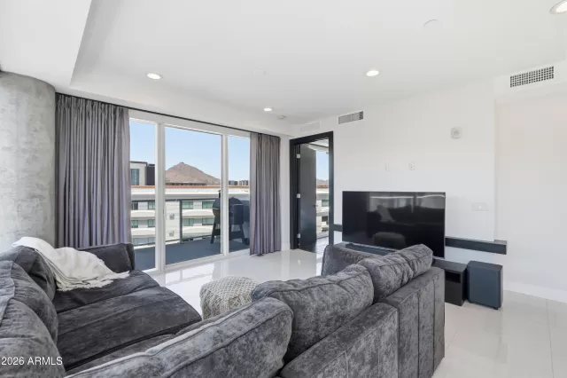 MLS: 7024754 Condo For Sale