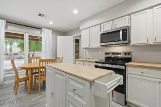 Photo #5: 7024840 Listing 