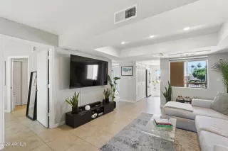 Photo #5: 7025685 Listing 