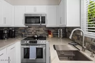 Photo #3: 7026419 Listing
