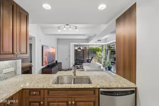 Photo #6: 7027010 Listing