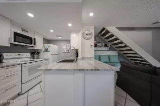 Photo #3: 7027782 Listing