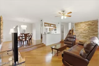 Photo #4: 7028127 Listing
