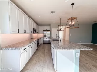 Photo #1: 7028145 Listing 