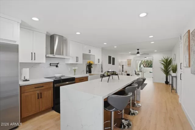 MLS: 7028676 Condo For Sale