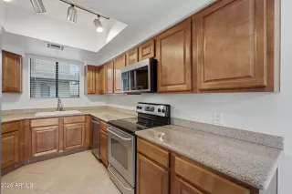 Photo #5: 7029401 Listing