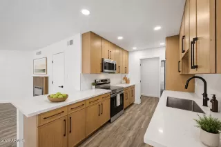 Photo #6: 7031159 Listing