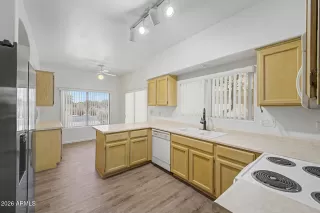 Photo #6: 7031666 Listing