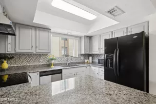 Photo #5: 7032076 Listing 