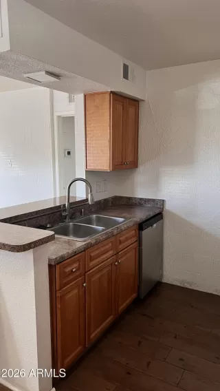 Photo #2: 7032283 Listing