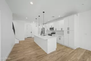 Photo #6: 7032477 Listing