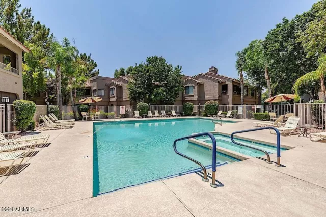 MLS: 7033292 Condo For Sale