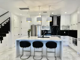 Photo #4: 7035777 Listing