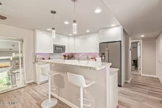 Photo #3: 7036065 Listing