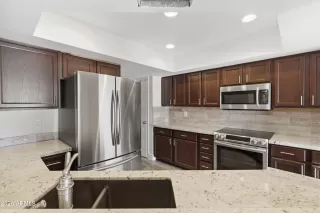 Photo #3: 7036086 Listing