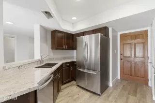Photo #4: 7036086 Listing