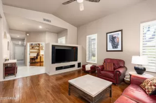 Photo #6: 7036329 Listing