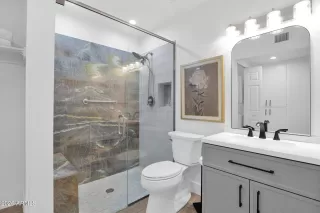 Photo #5: 7038079 Listing