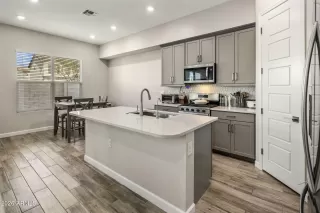 Photo #3: 7038539 Listing