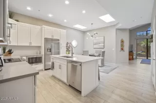 Photo #4: 7038900 Listing