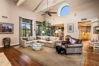 Photo #5: 7039070 Listing
