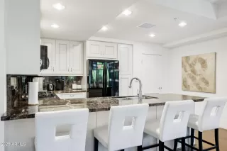 Photo #4: 7039188 Listing