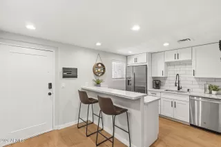 Photo #2: 7040417 Listing