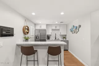 Photo #3: 7040417 Listing