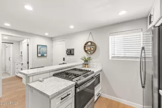 Photo #5: 7040417 Listing