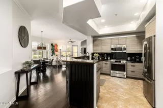 Photo #4: 7040938 Listing 