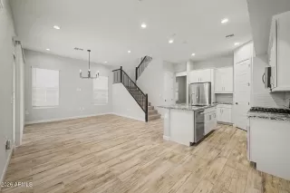 Photo #6: 7041120 Listing