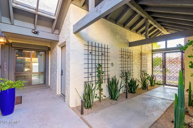 MLS: 7041799 Condo For Sale