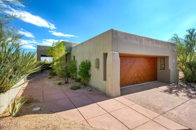 MLS: 7044578 Condo For Sale