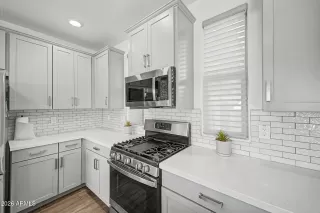 Photo #6: 7045653 Listing
